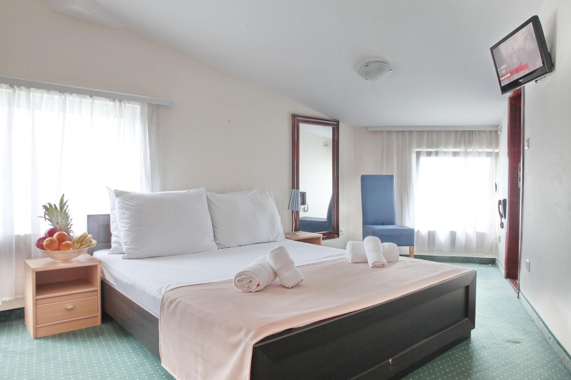 Inn Happy Star Club