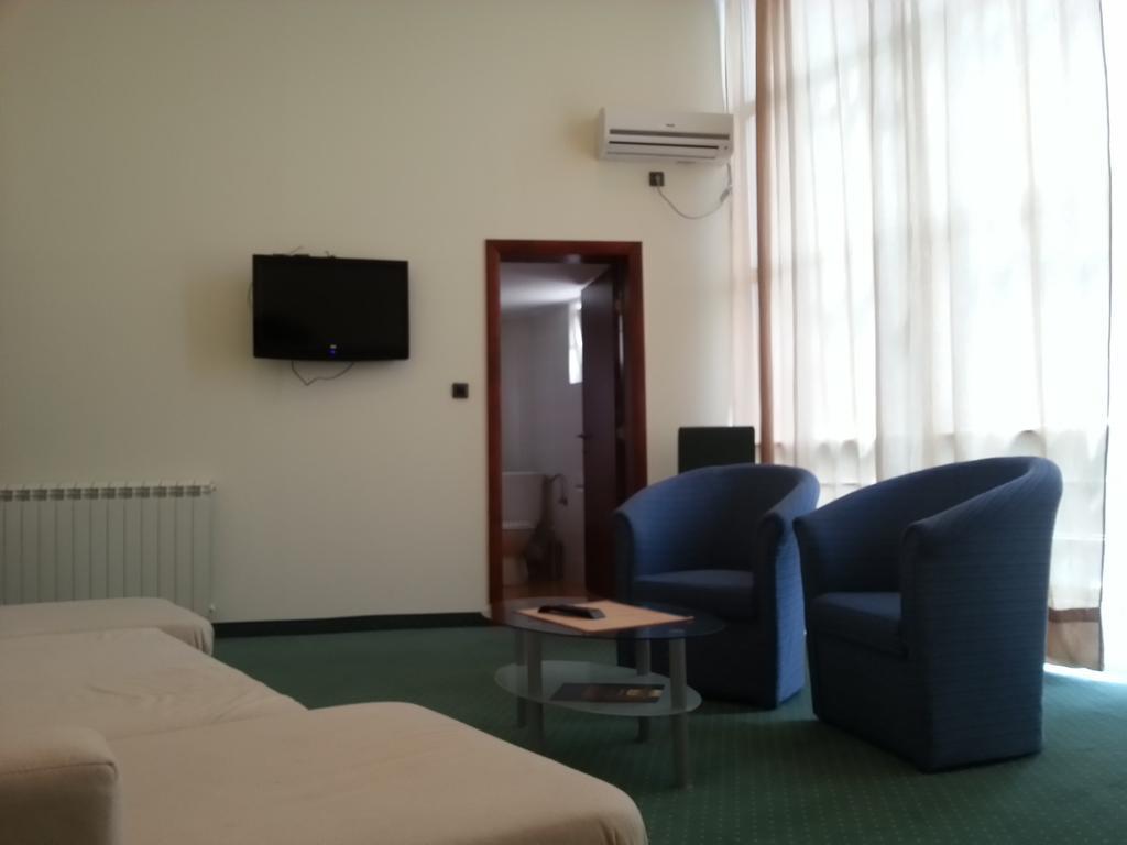 Happy Star Club Inn
