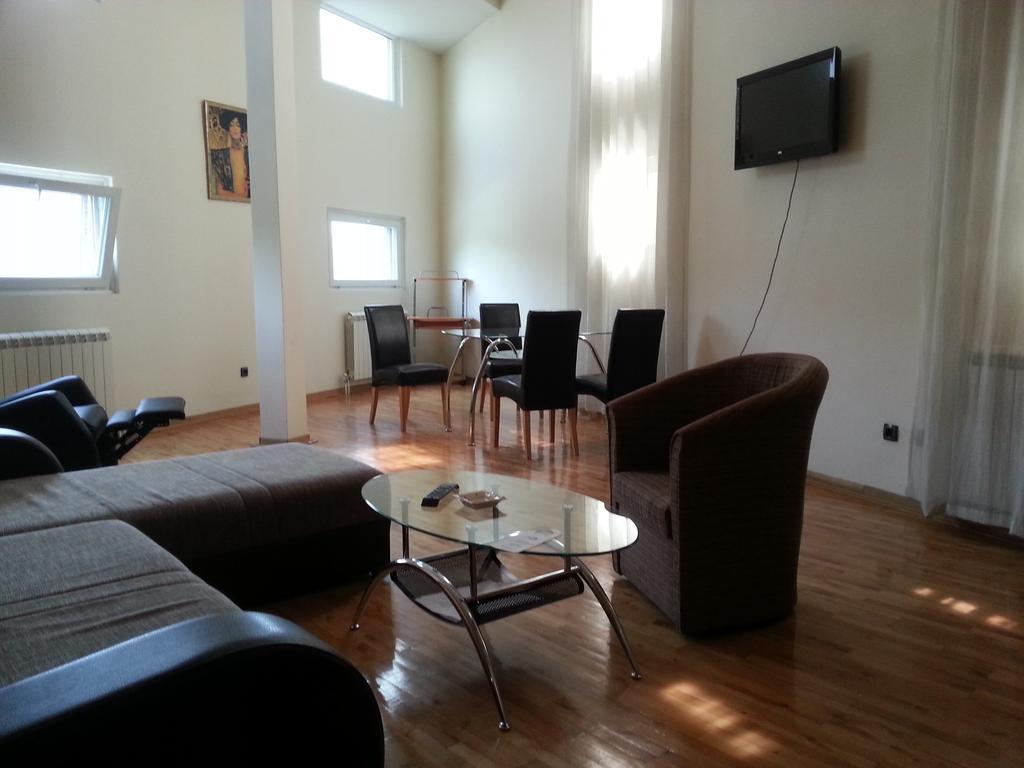 Inn Happy Star Club Belgrade