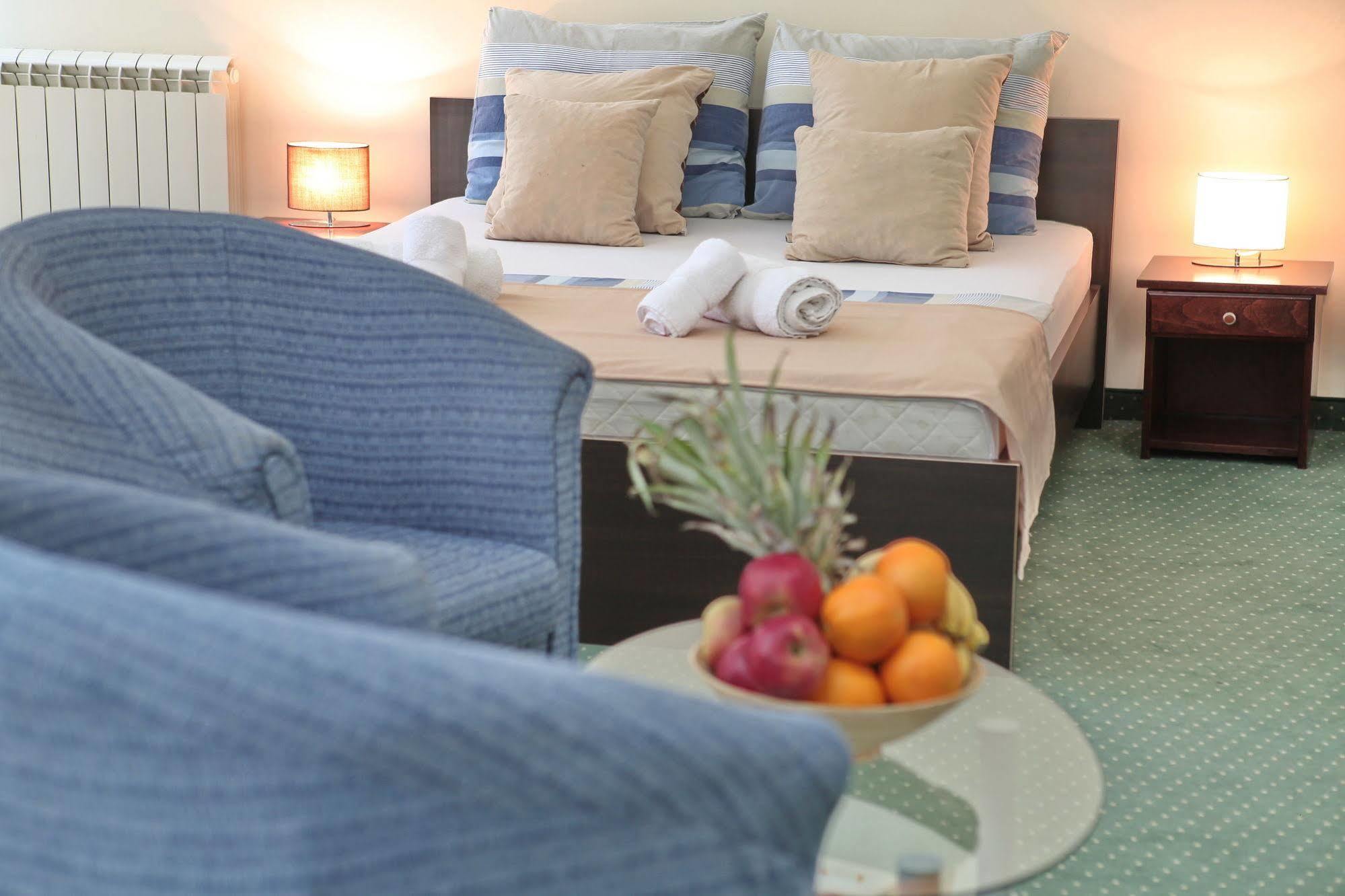 Happy Star Club Inn 3*